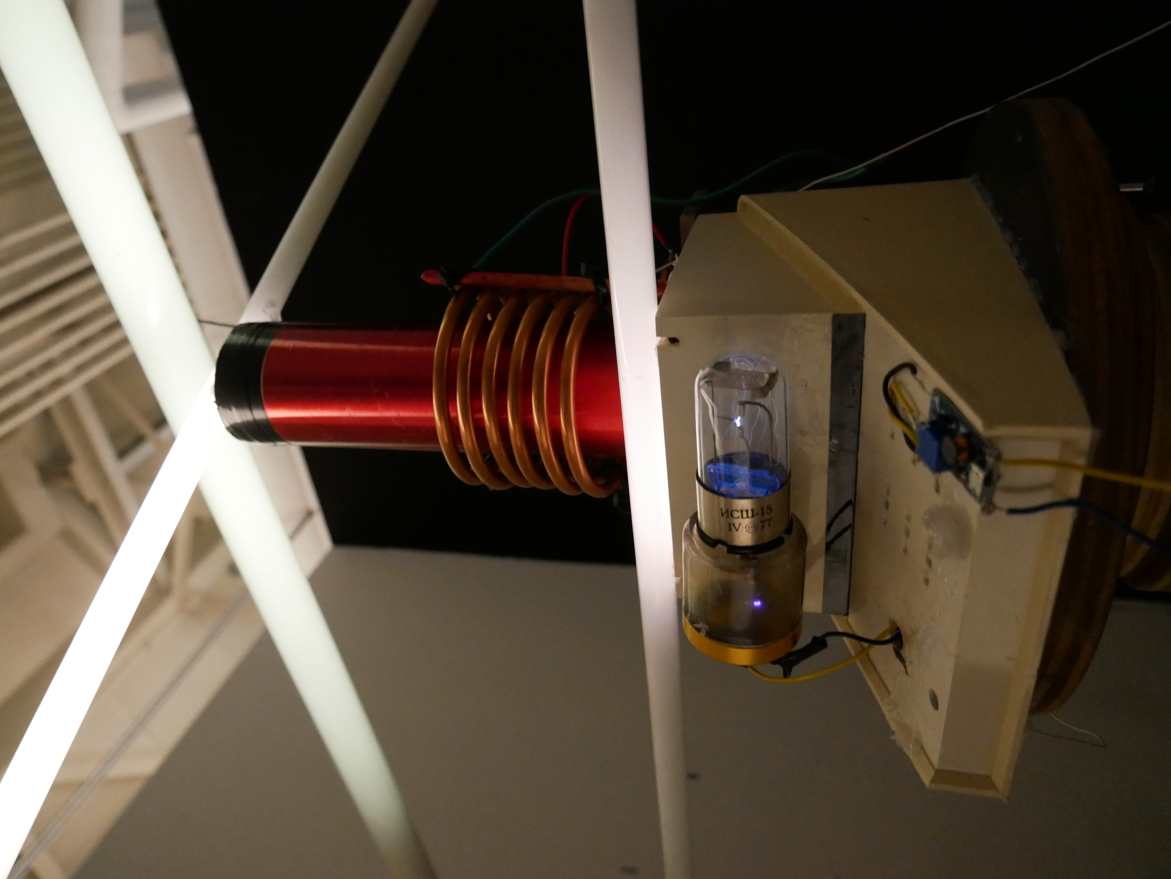 1.5HZ/542KHZ close-up